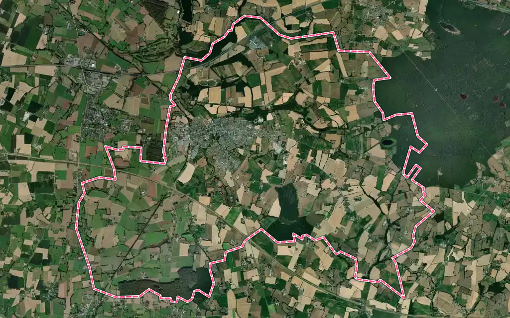 Vue satellite de Argentré-du-Plessis avec ses contours administratifs