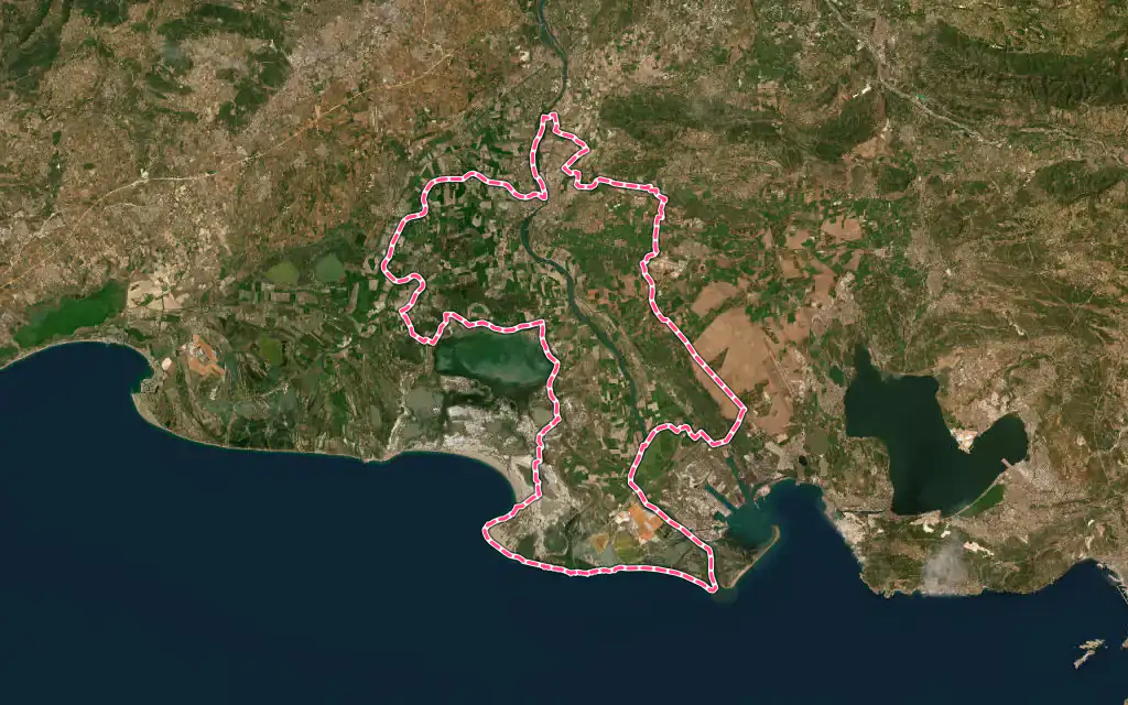 Vue satellite de Arles avec ses contours administratifs