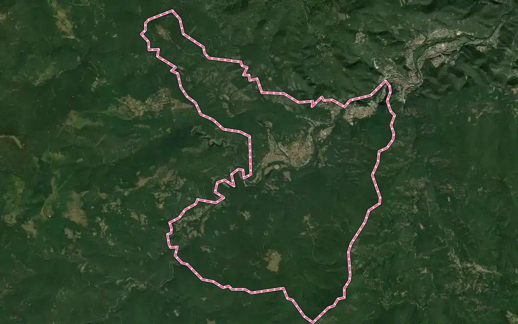 Vue satellite de Arles-sur-Tech avec ses contours administratifs