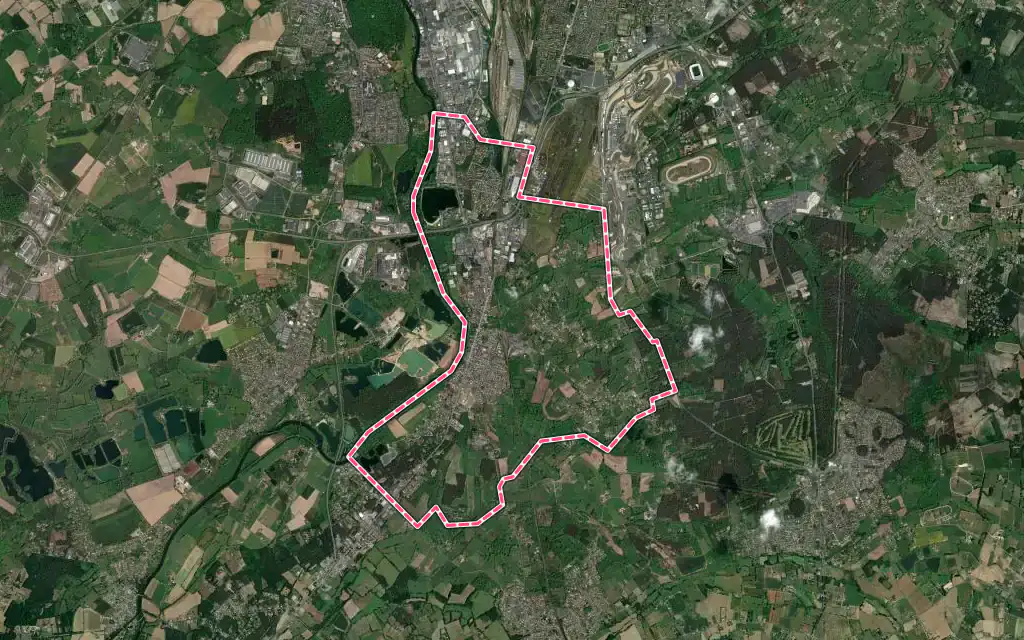 Vue satellite de Arnage avec ses contours administratifs