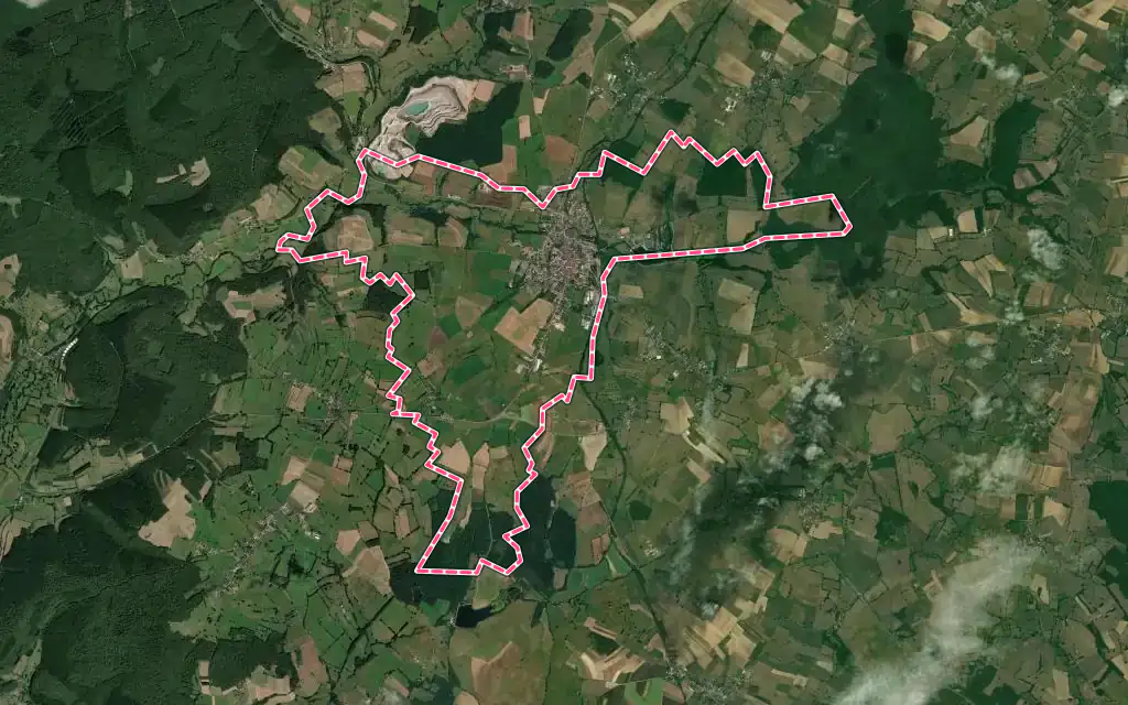 Vue satellite de Arnay-le-Duc avec ses contours administratifs