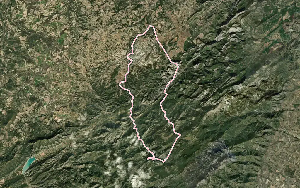 Vista satélite de Arnes con su contorno administrativo