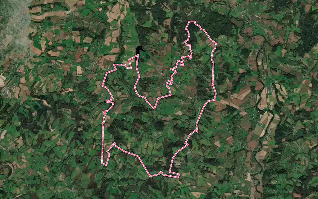 Vue satellite de Aroue-Ithorots-Olhaïby avec ses contours administratifs