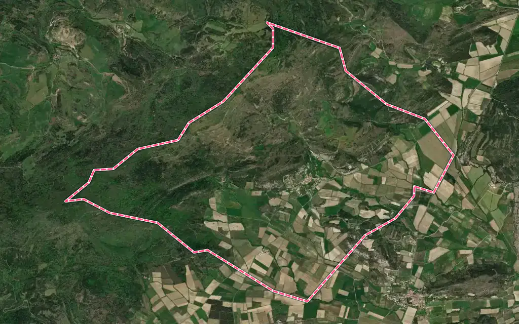Vue satellite de Arquettes-en-Val avec ses contours administratifs
