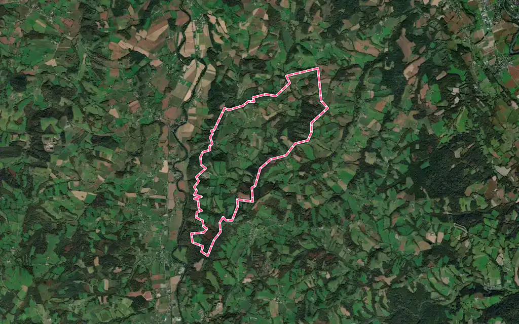 Vue satellite de Arrast-Larrebieu avec ses contours administratifs
