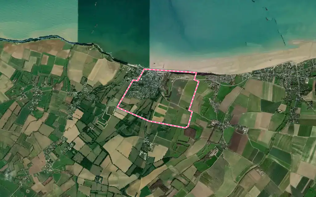 Vue satellite de Arromanches-les-Bains avec ses contours administratifs