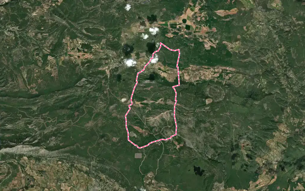 Vue satellite de Artigues avec ses contours administratifs