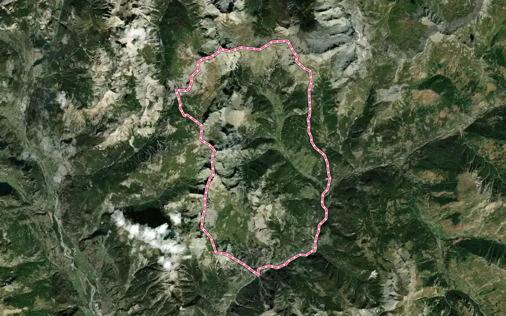 Vue satellite de Arvieux avec ses contours administratifs