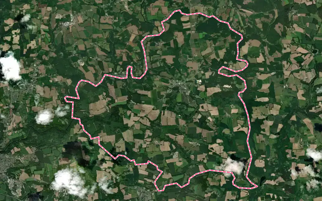 Vue satellite de Arzano avec ses contours administratifs