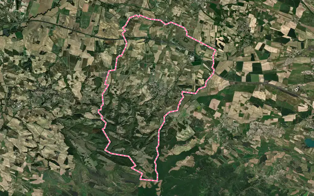 Vue satellite de Arzens avec ses contours administratifs