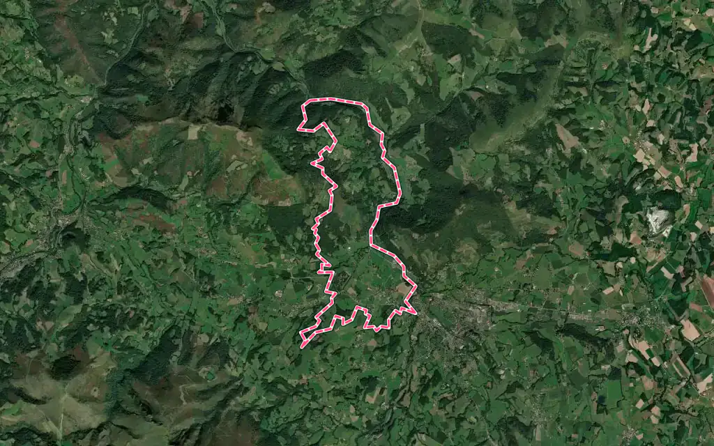 Vue satellite de Ascarat avec ses contours administratifs