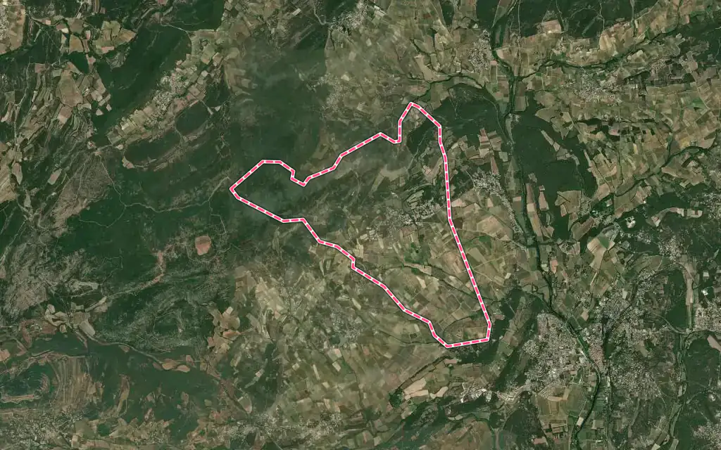 Vue satellite de Aspères avec ses contours administratifs