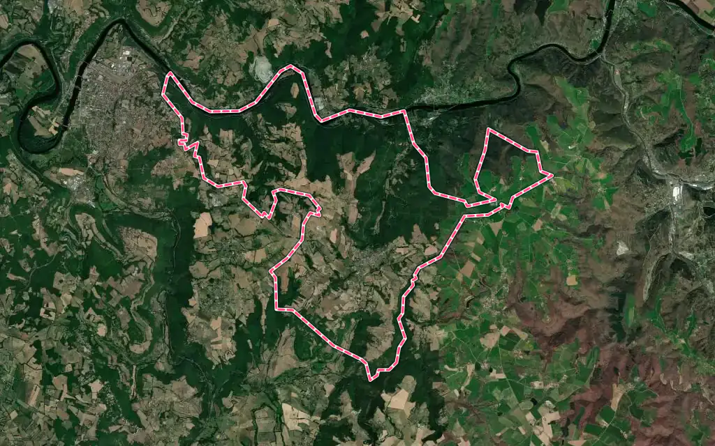 Vue satellite de Asprières avec ses contours administratifs