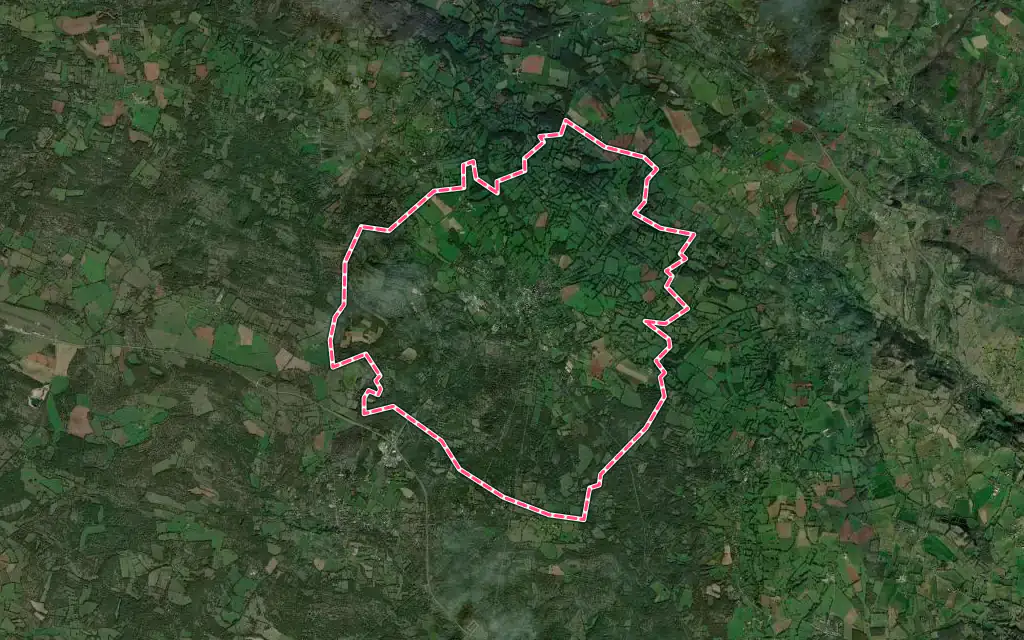 Vue satellite de Assier avec ses contours administratifs