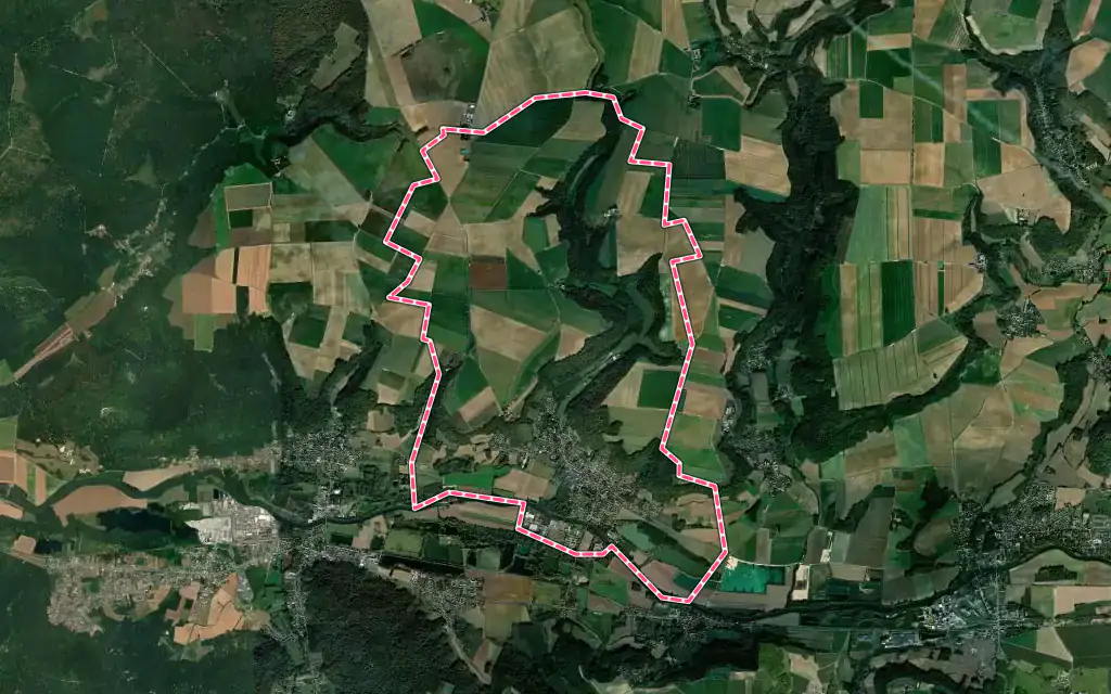 Vue satellite de Attichy avec ses contours administratifs
