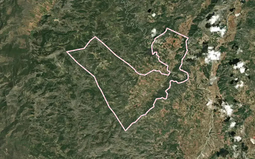 Vista satélite de Atzeneta del Maestrat con su contorno administrativo