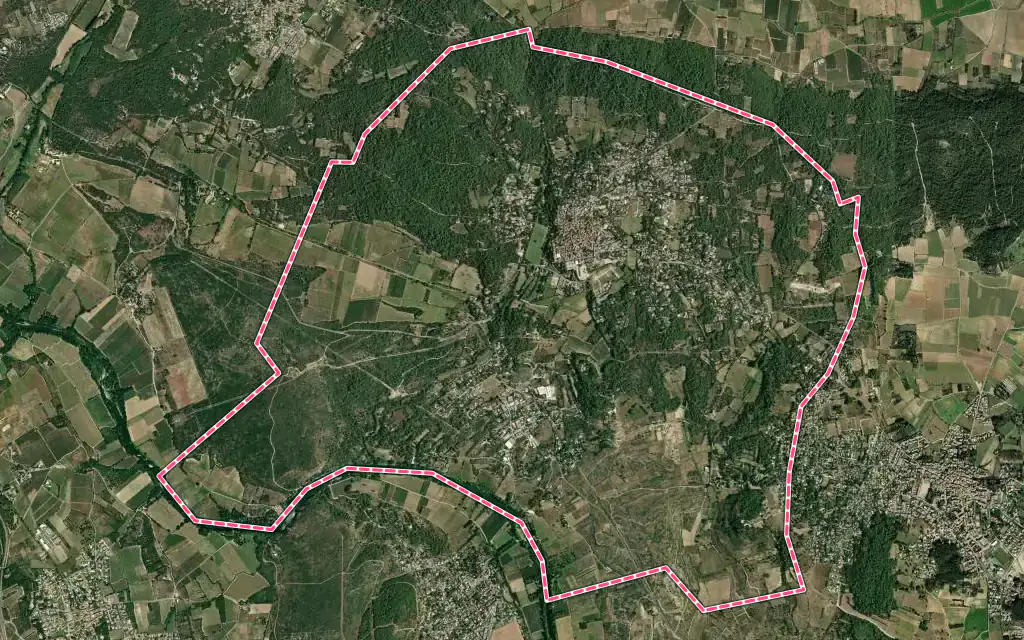Vue satellite de Aubais avec ses contours administratifs