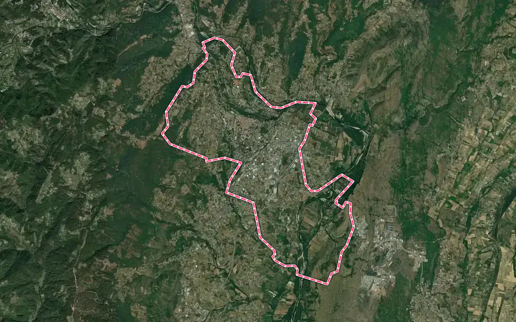 Vue satellite de Aubenas avec ses contours administratifs