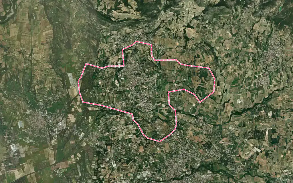 Vue satellite de Aubignan avec ses contours administratifs