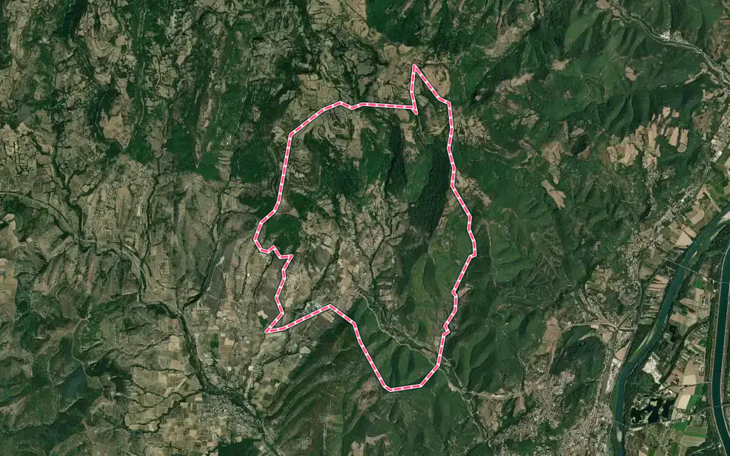 Vue satellite de Aubignas avec ses contours administratifs