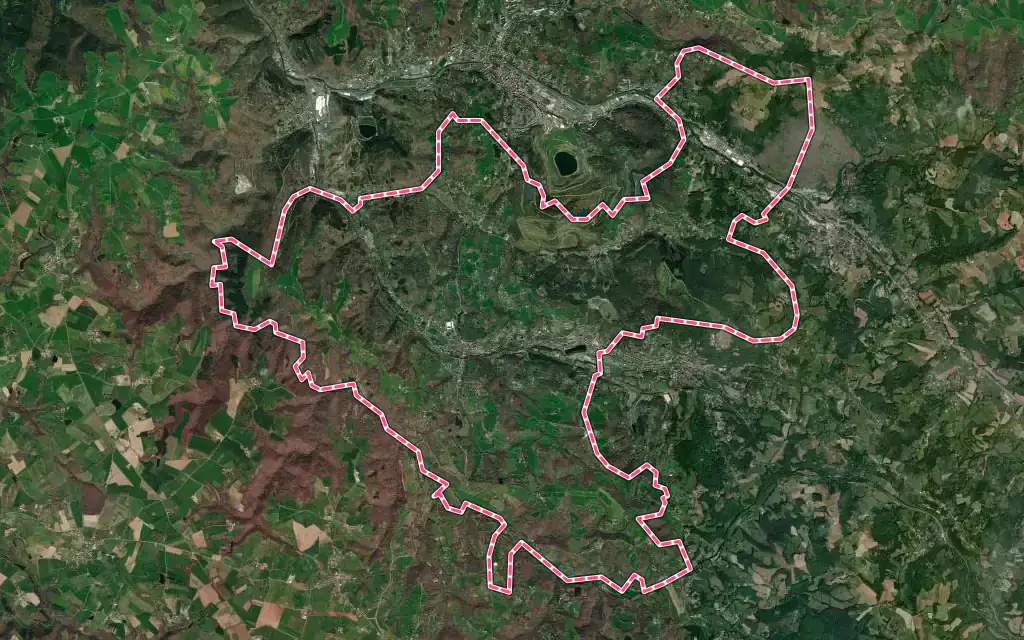 Vue satellite de Aubin avec ses contours administratifs