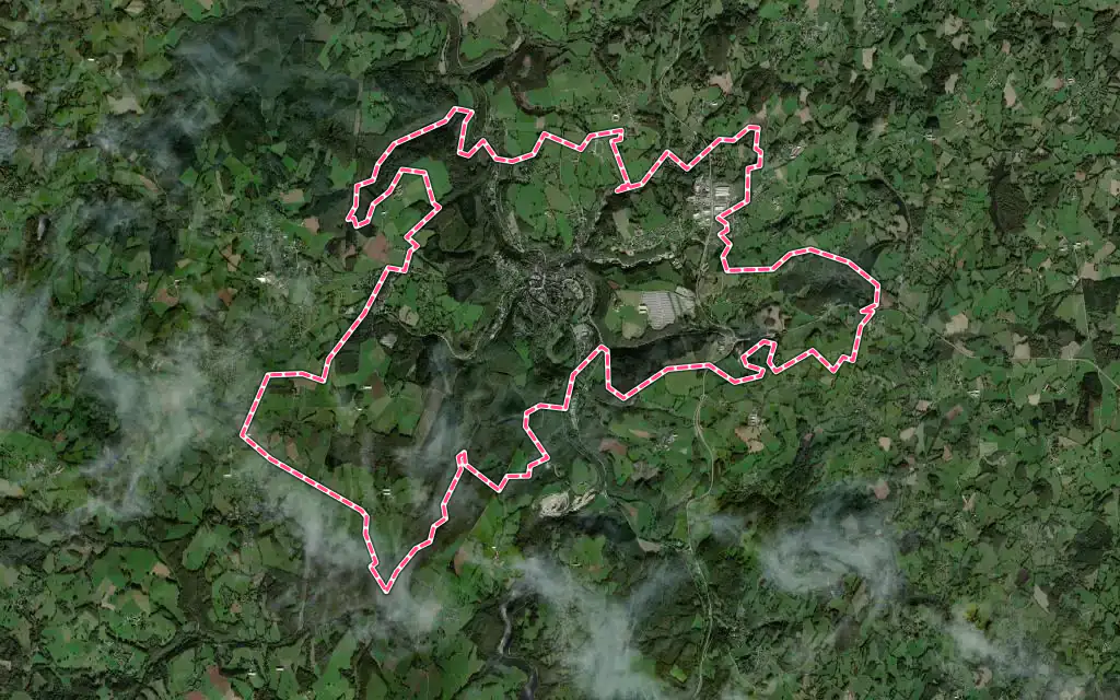 Vue satellite de Aubusson avec ses contours administratifs