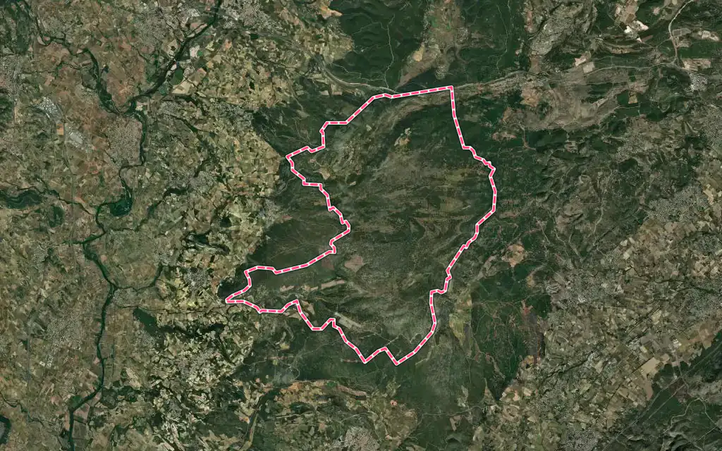 Vue satellite de Aumelas avec ses contours administratifs