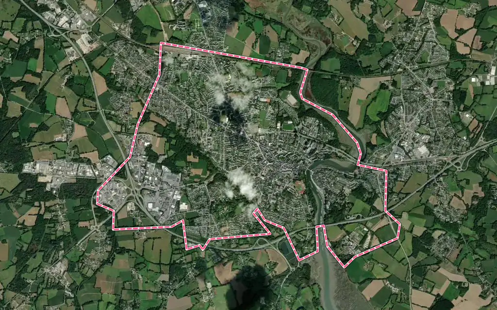 Vue satellite de Auray avec ses contours administratifs