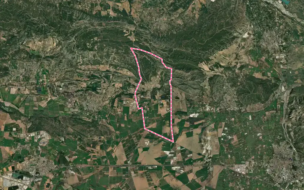 Vue satellite de Aureille avec ses contours administratifs