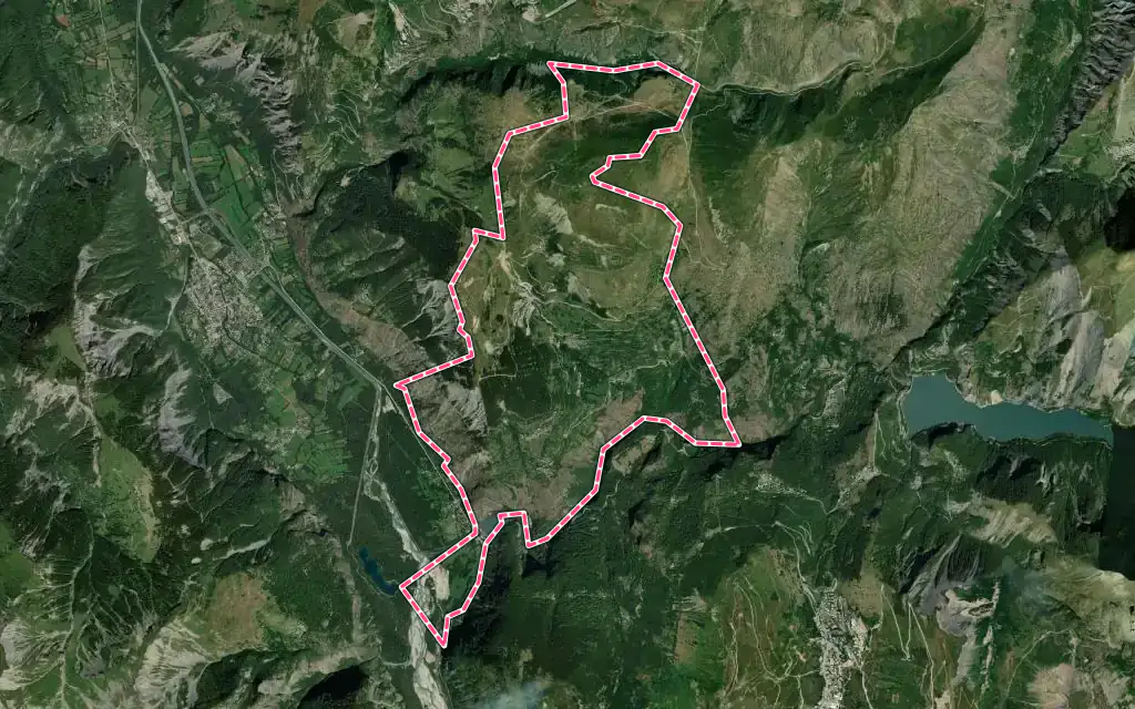 Vue satellite de Auris avec ses contours administratifs