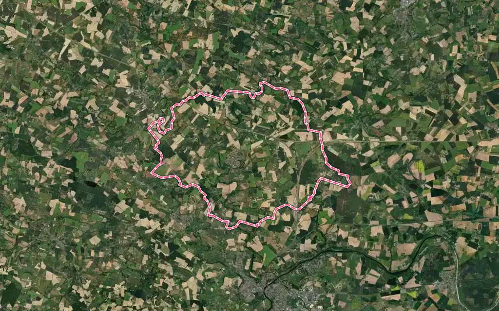 Vue satellite de Auvers-le-Hamon avec ses contours administratifs