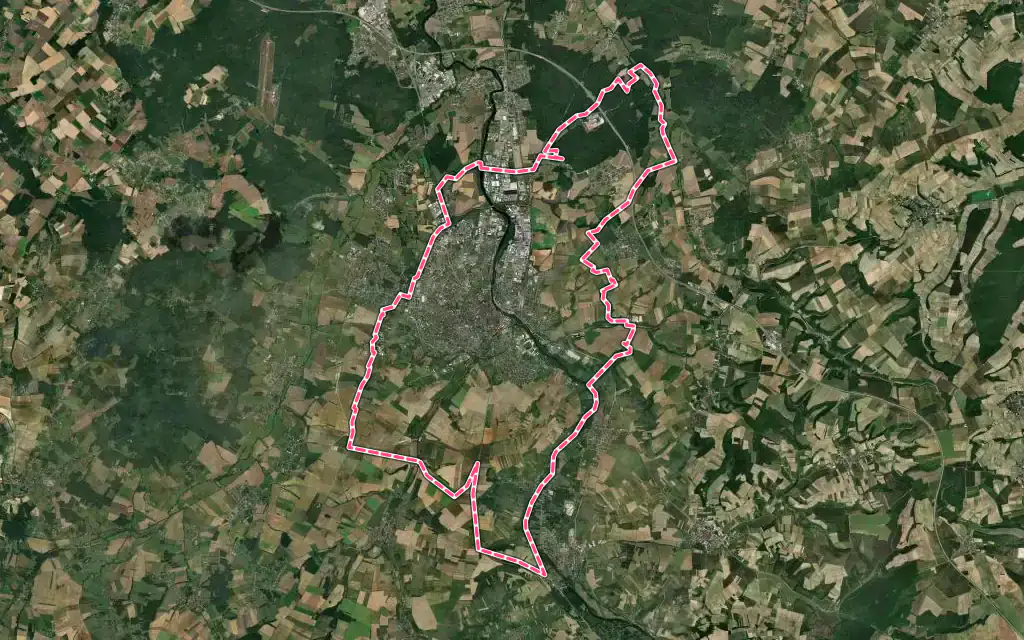 Vue satellite de Auxerre avec ses contours administratifs