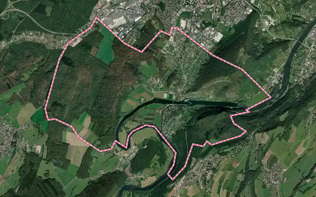 Vue satellite de Avanne-Aveney avec ses contours administratifs