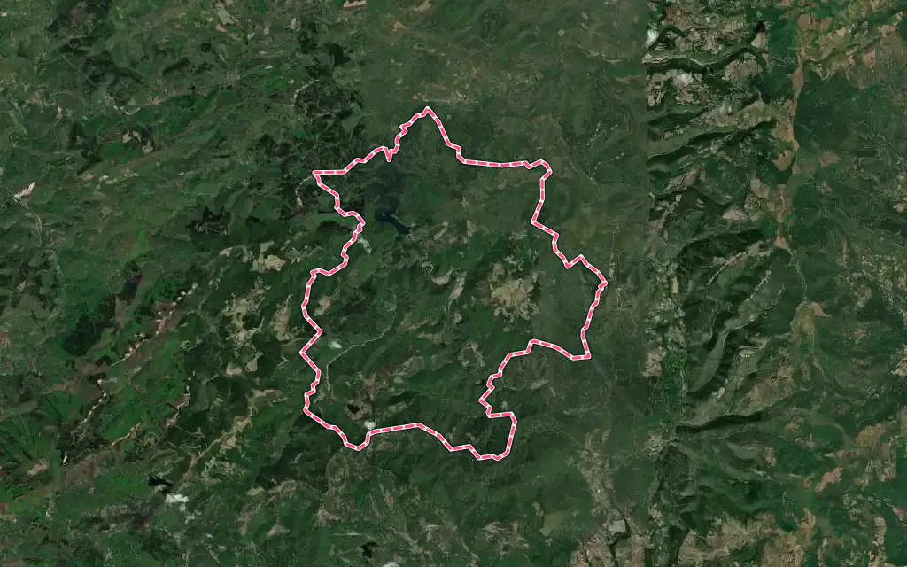 Vue satellite de Avène avec ses contours administratifs