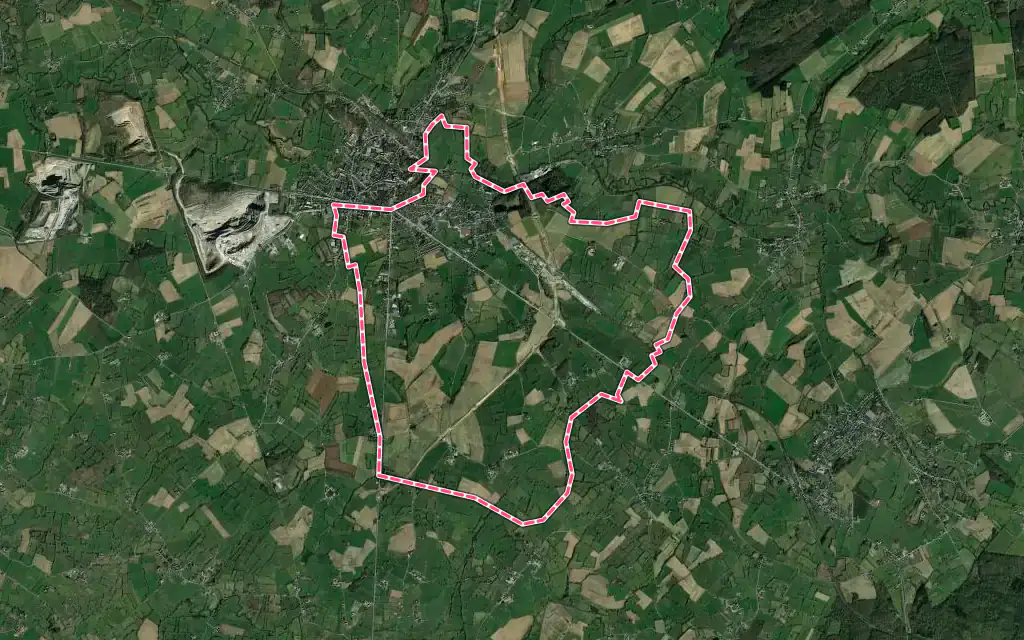 Vue satellite de Avesnelles avec ses contours administratifs