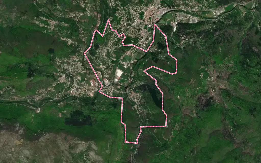 Vue satellite de Avèze avec ses contours administratifs