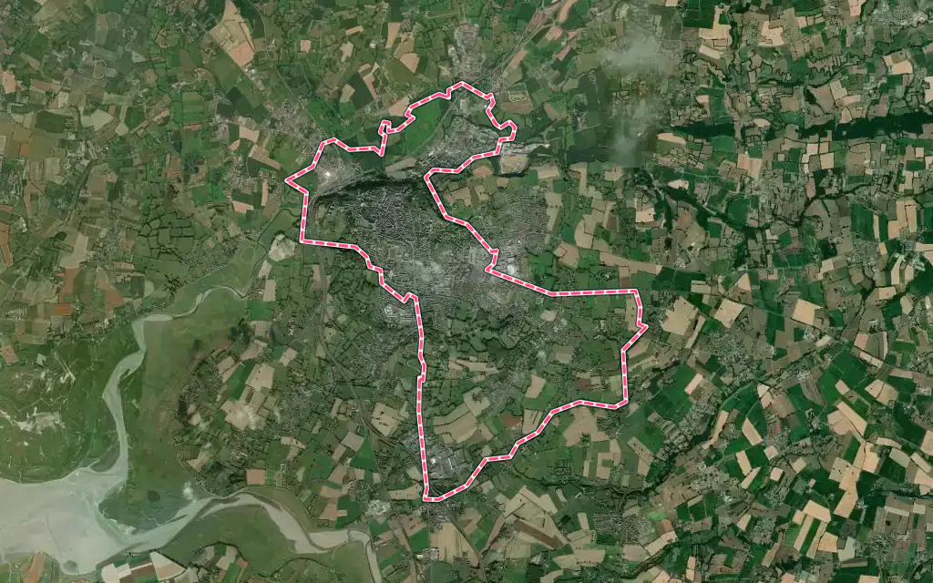 Vue satellite de Avranches avec ses contours administratifs