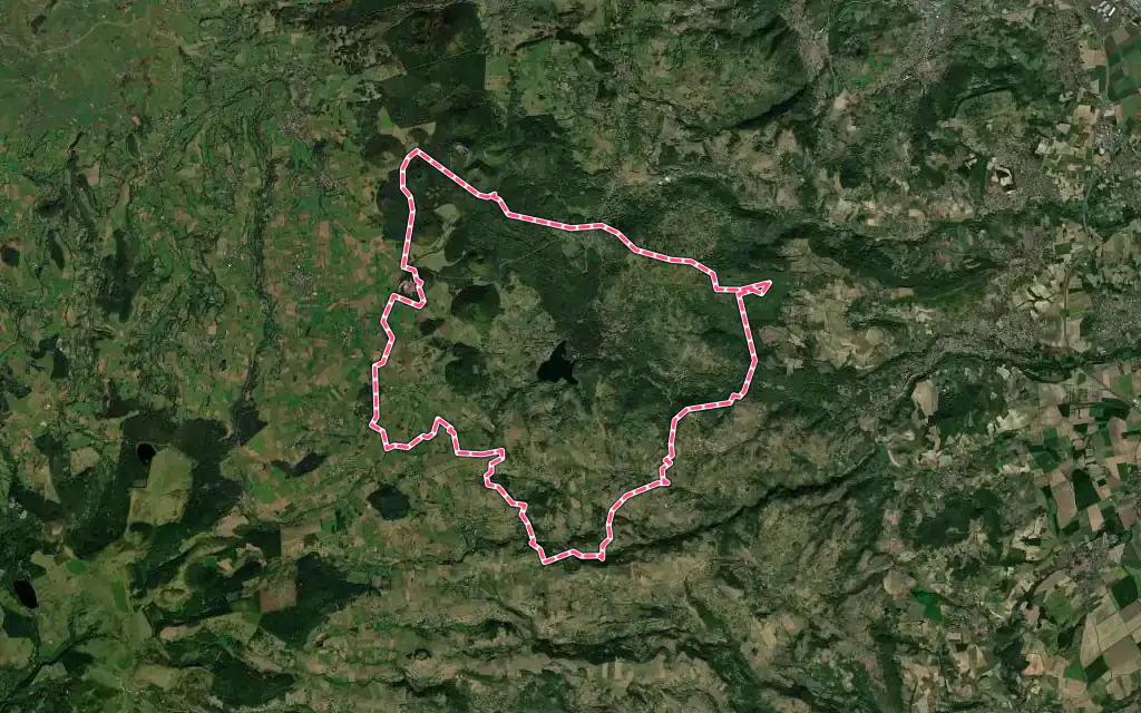 Vue satellite de Aydat avec ses contours administratifs
