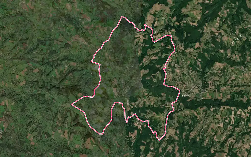Vue satellite de Aynac avec ses contours administratifs