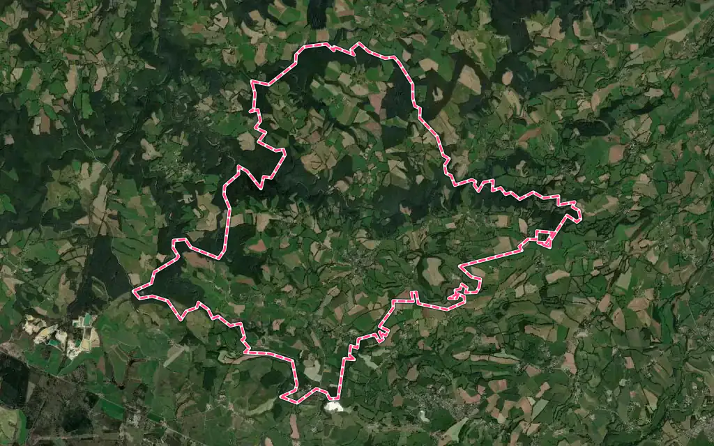 Vue satellite de Ayrens avec ses contours administratifs