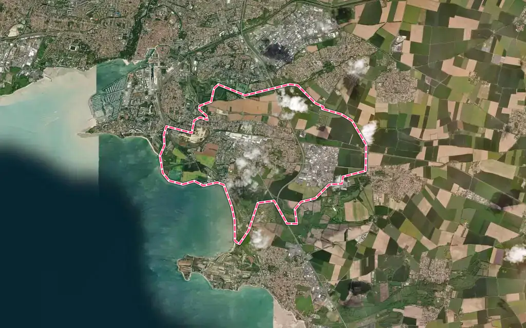 Vue satellite de Aytré avec ses contours administratifs
