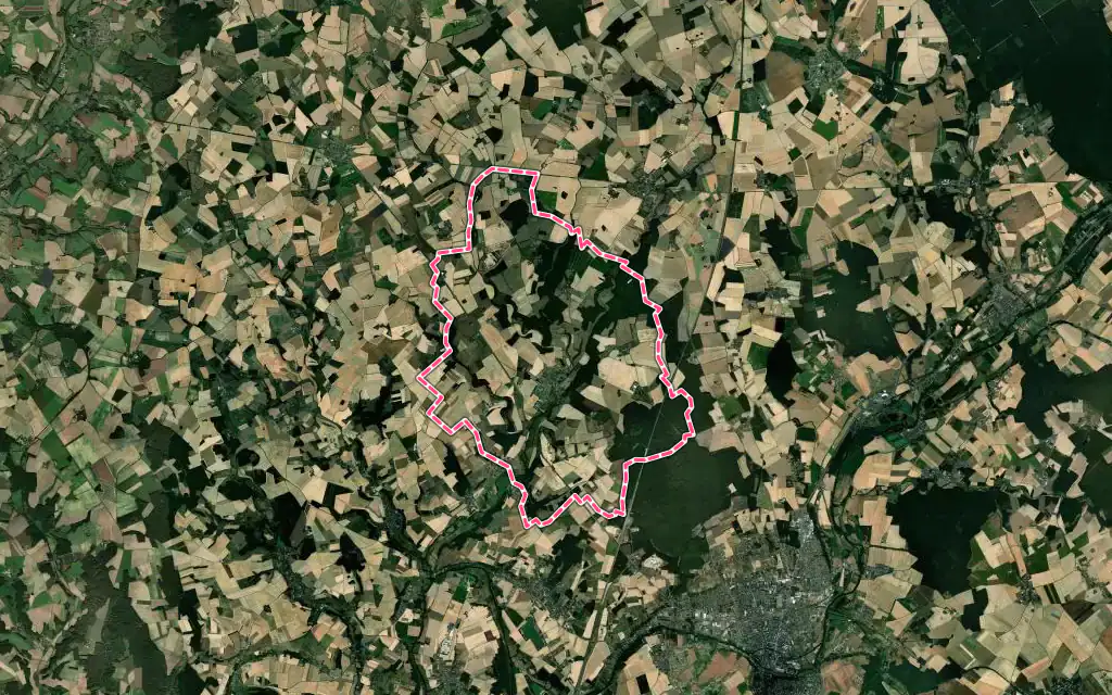 Vue satellite de Azé avec ses contours administratifs