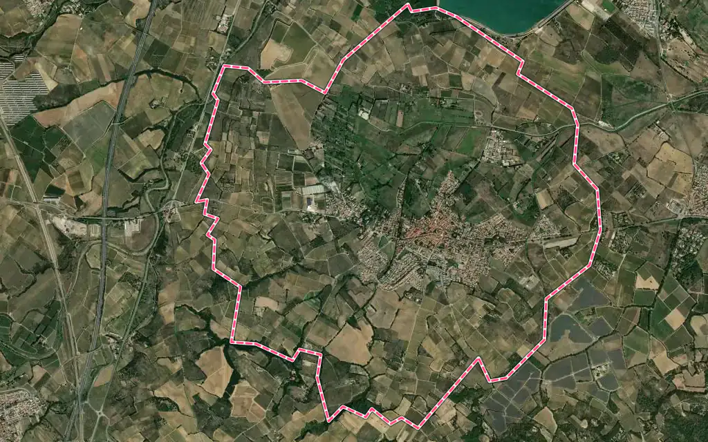 Vue satellite de Bages avec ses contours administratifs