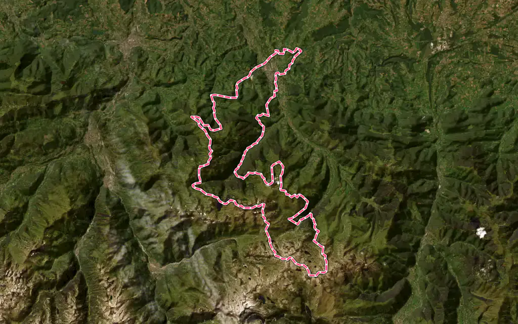 Vue satellite de Bagnères-de-Bigorre avec ses contours administratifs