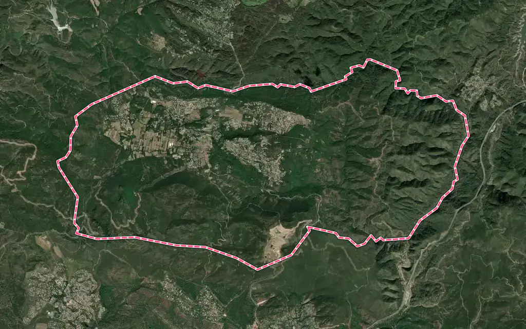 Vue satellite de Bagnols-en-Forêt avec ses contours administratifs
