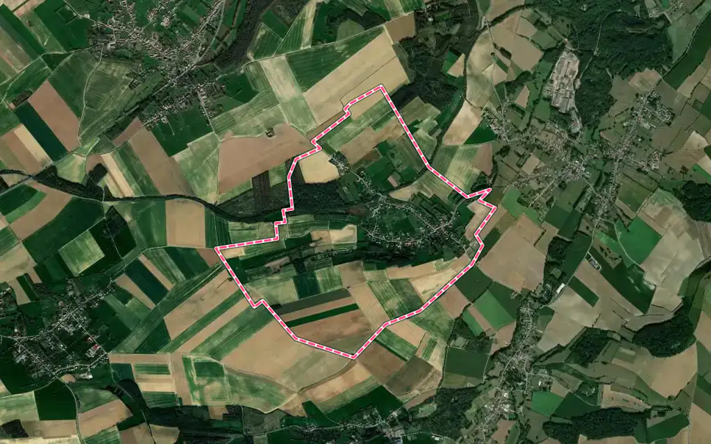 Vue satellite de Bajus avec ses contours administratifs