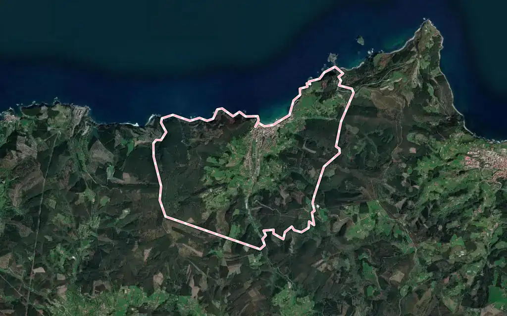 Vista satélite de Bakio con su contorno administrativo