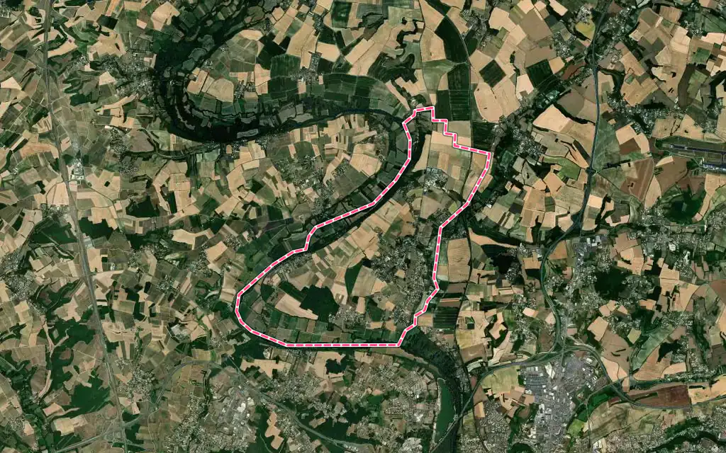 Vue satellite de Balzac avec ses contours administratifs