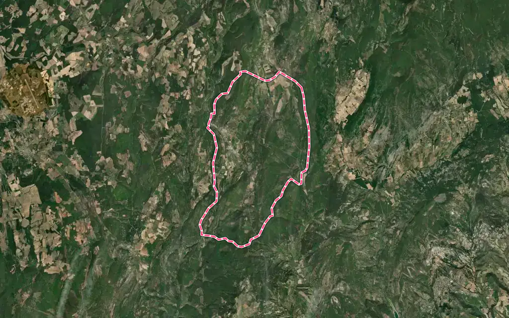 Vue satellite de Banon avec ses contours administratifs