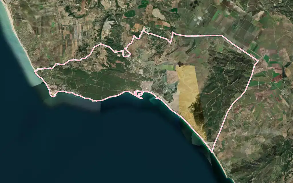 Vista satélite de Barbate con su contorno administrativo